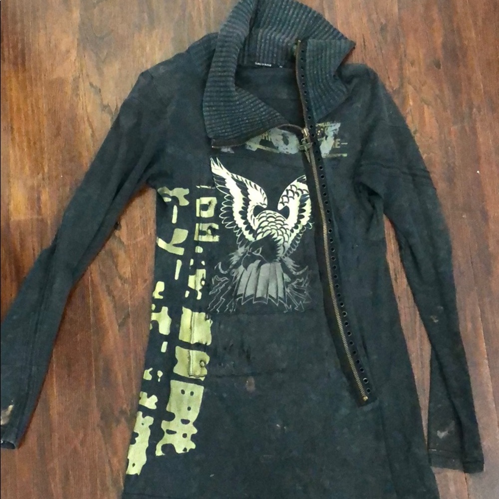 Long sleeve salvage brand t shirt
